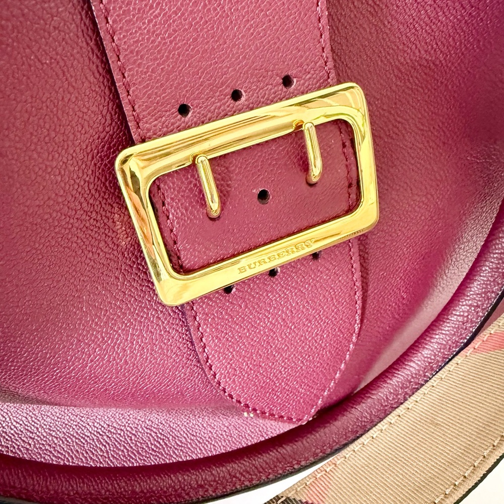 Burberry Buckle Medium Tote - Picture 5 of 11